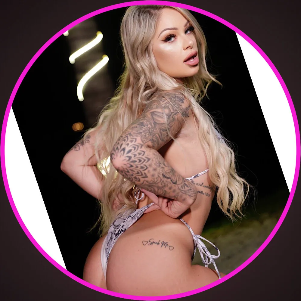 Brookeshowsxx, Girlfriend Experience OnlyFans creator, profile photo