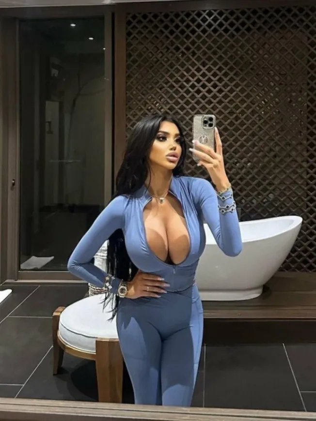 Chloekhan, Girlfriend Experience OnlyFans creator, profile photo