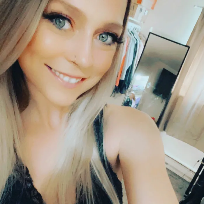 Darkrose77, Girlfriend Experience OnlyFans creator, profile photo