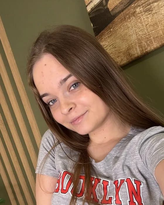 Emily Petite, Girlfriend Experience OnlyFans creator, profile photo
