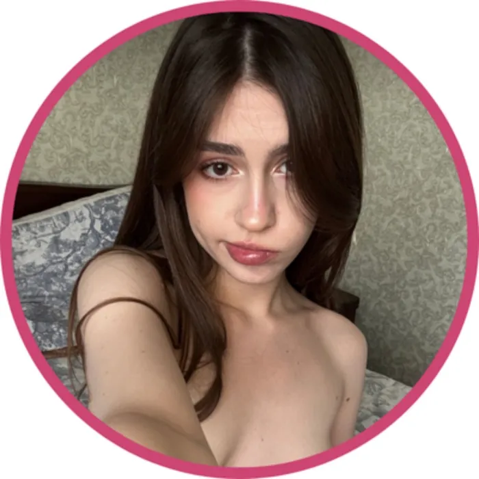 Emilyy Vip, Girlfriend Experience OnlyFans creator, profile photo