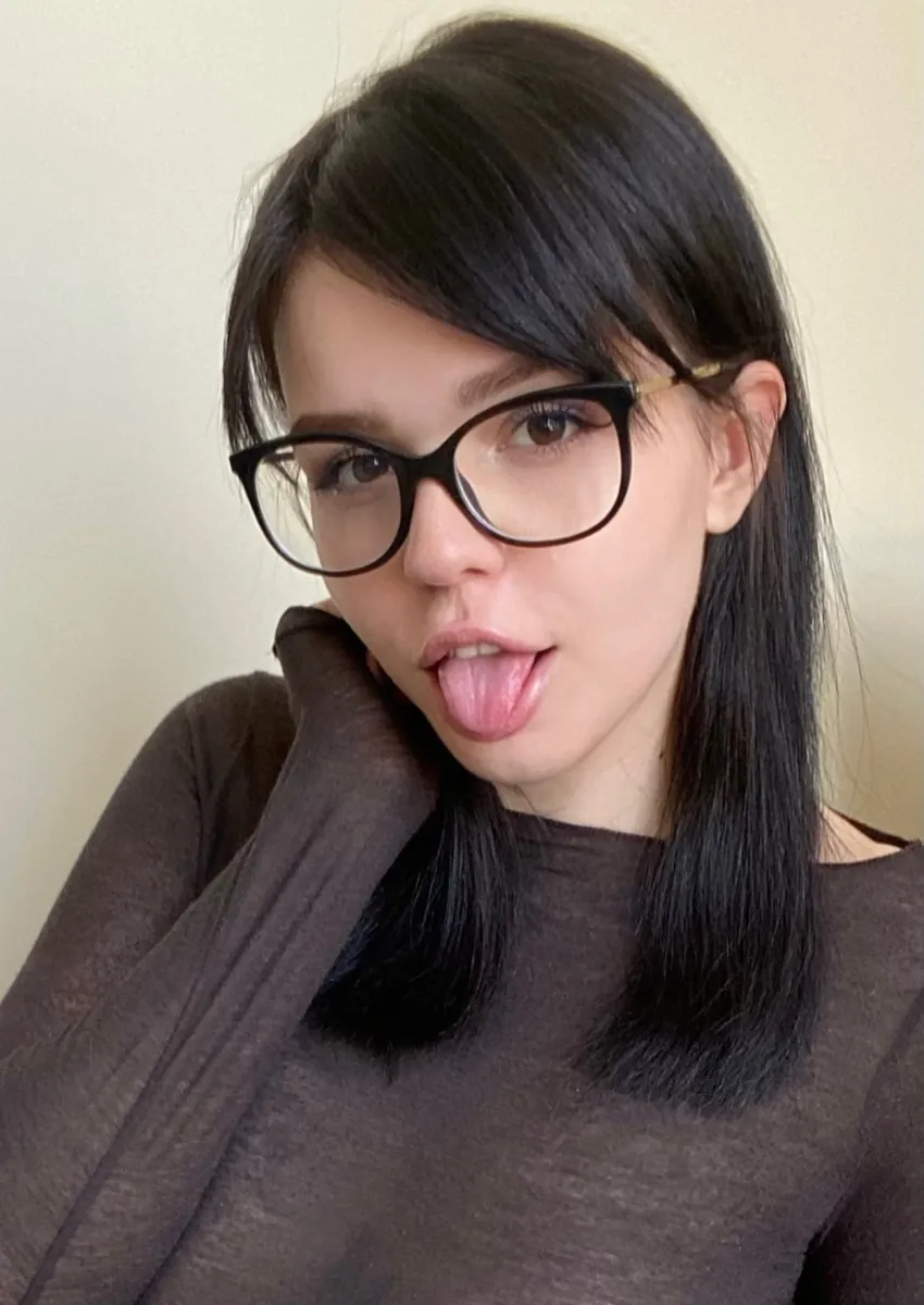 Es.Lain, Girlfriend Experience OnlyFans creator, profile photo