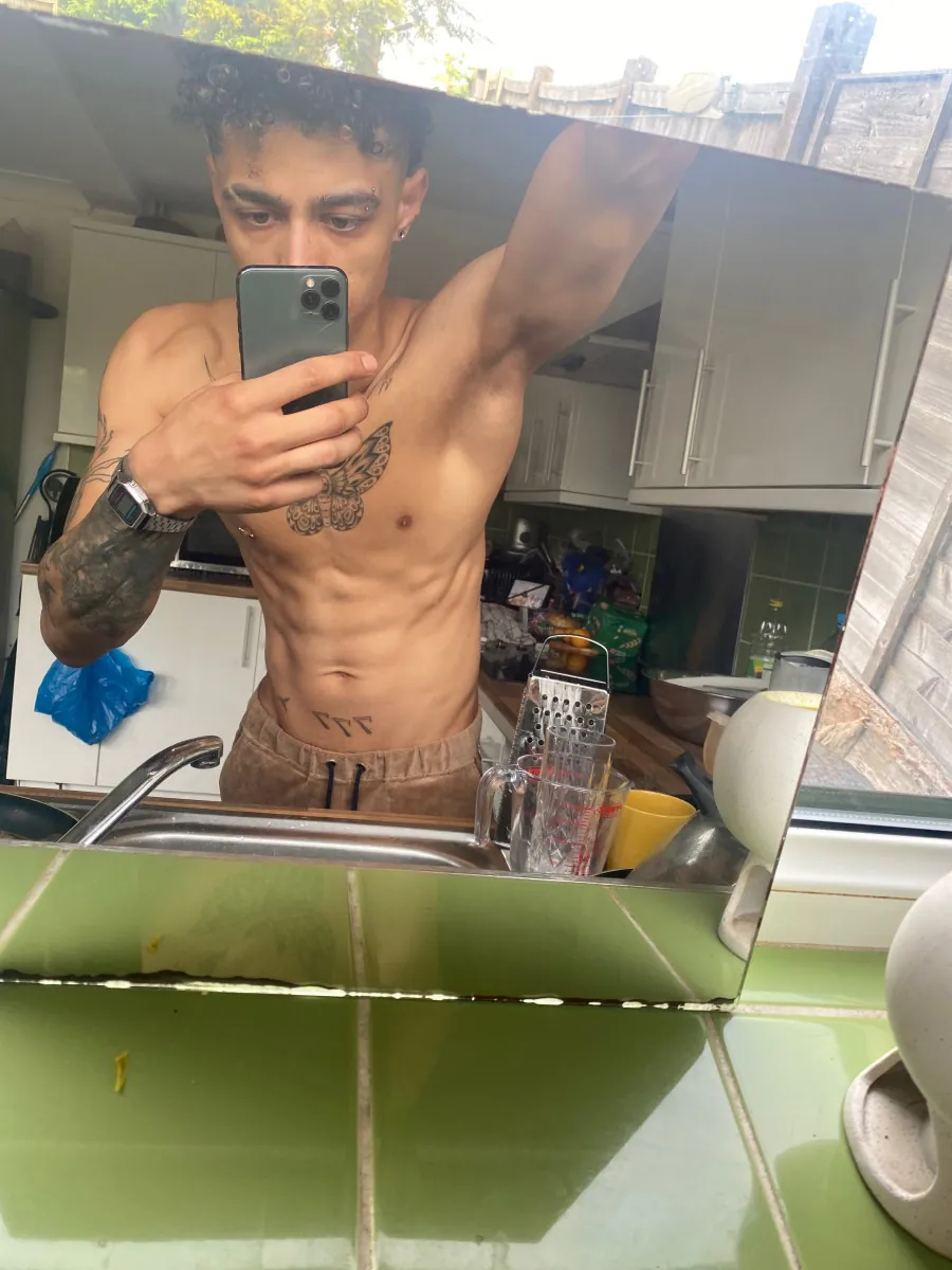 Hungladnotts, Girlfriend Experience OnlyFans creator, profile photo