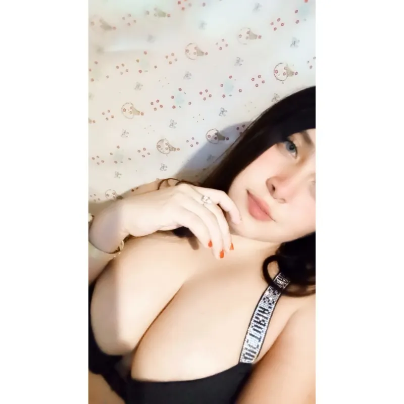 Itzellg, Girlfriend Experience OnlyFans creator, profile photo