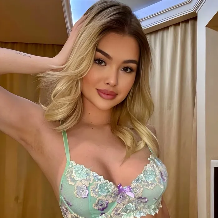 Laurenxburchh, Tease & Flirty OnlyFans creator, profile photo