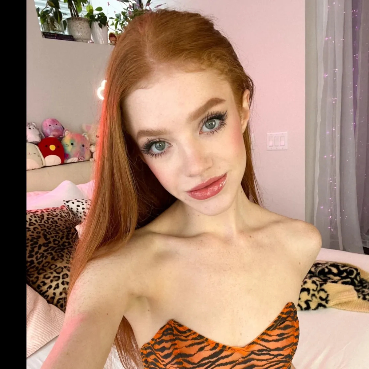 Lilredzoe, Girlfriend Experience OnlyFans creator, profile photo