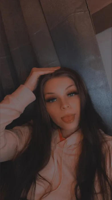 Lovely Girl69, Girlfriend Experience OnlyFans creator, profile photo