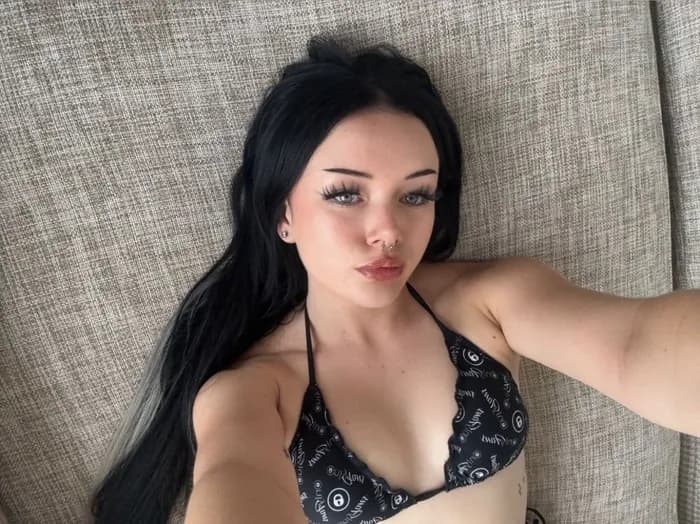 Miamoonx1, Girlfriend Experience OnlyFans creator, profile photo