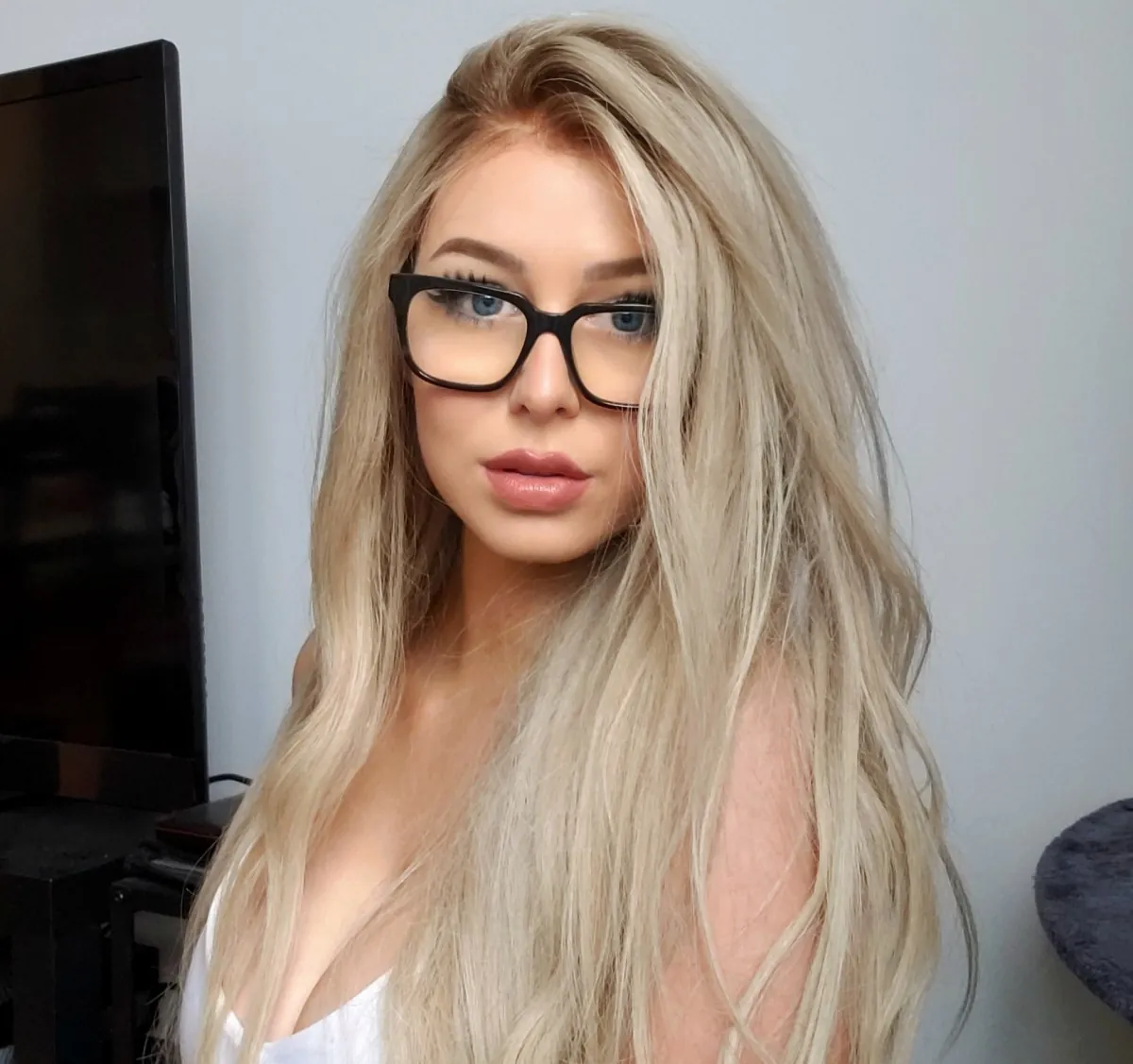 Mikafans, Girlfriend Experience OnlyFans creator, profile photo