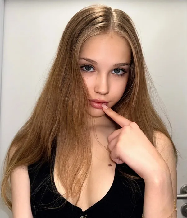 Minikrisss, Tease & Flirty OnlyFans creator, profile photo