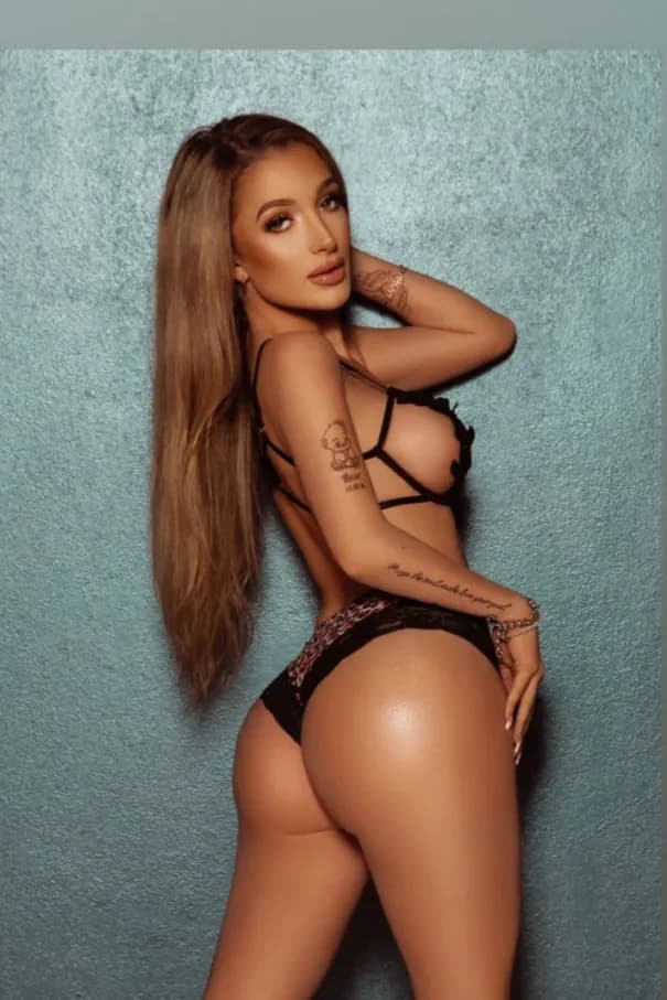 Natashatosini, Girlfriend Experience OnlyFans creator, profile photo