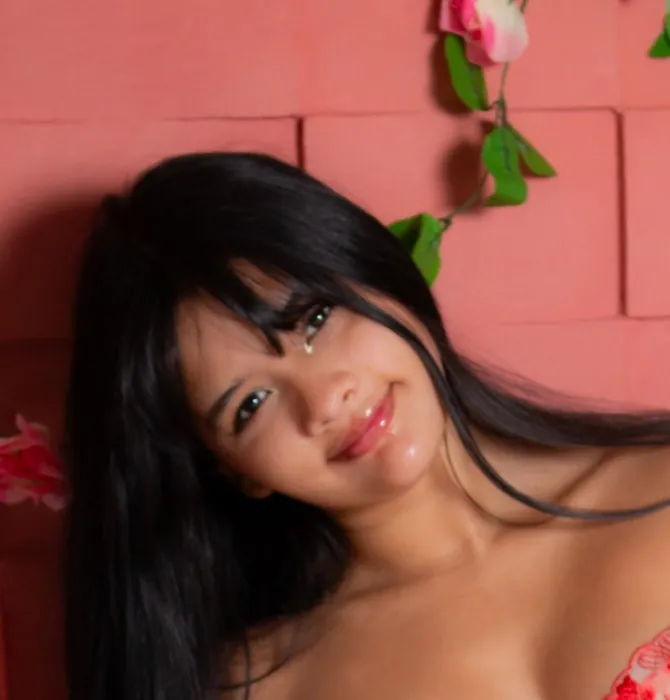 Petiteyunoruse, Cosplay & Gamer Girls OnlyFans creator, profile photo