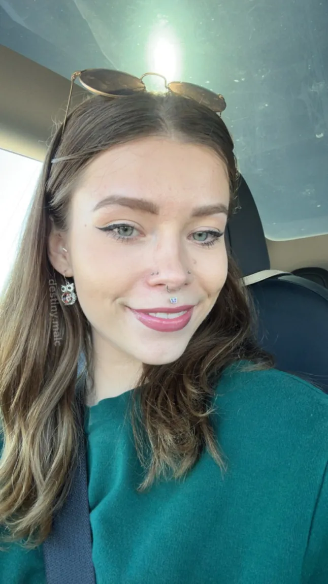Queen Egirl27, Girlfriend Experience OnlyFans creator, profile photo