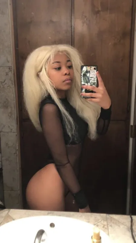 Yungdoll, Girlfriend Experience OnlyFans creator, profile photo
